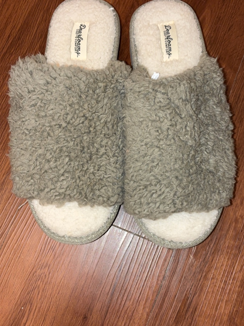 dearfoams Women's Cozy Faux-Sherpa Slide Slippers in Taupe